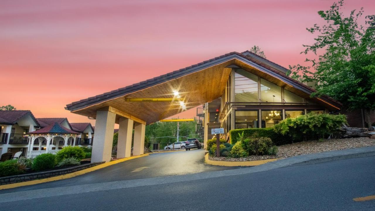 Super 8 By Wyndham Downtown Gatlinburg At Convention Center Hotel Exterior photo