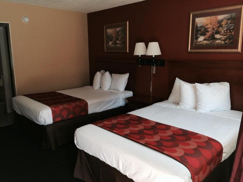 Super 8 By Wyndham Downtown Gatlinburg At Convention Center Hotel Exterior photo