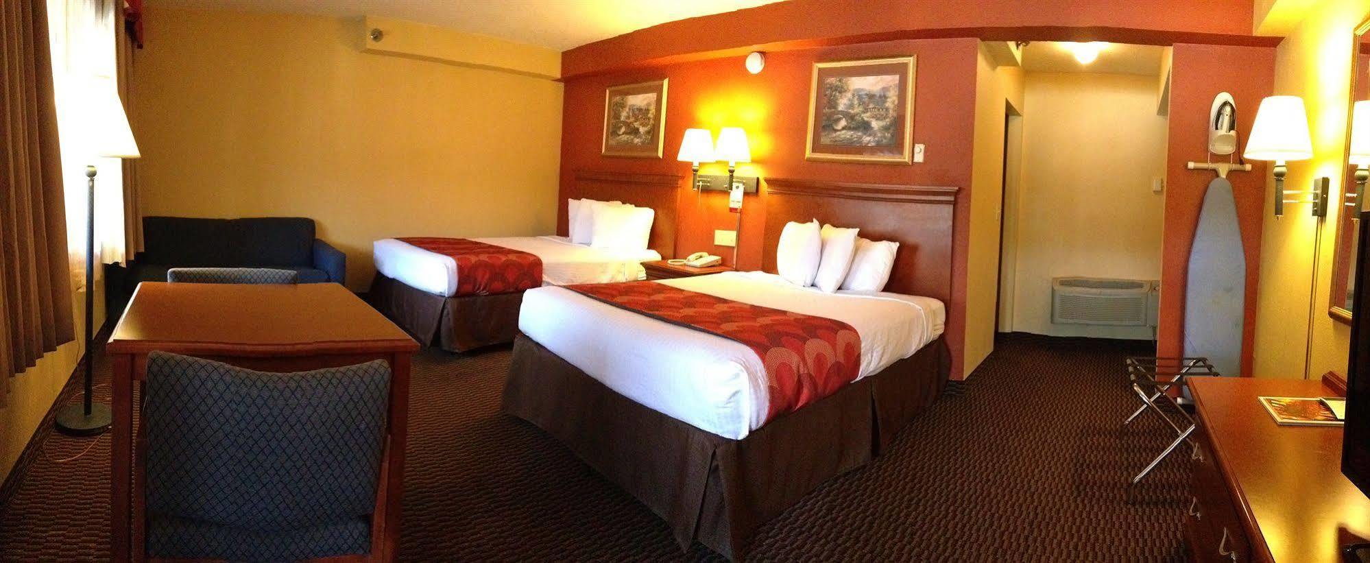 Super 8 By Wyndham Downtown Gatlinburg At Convention Center Hotel Exterior photo
